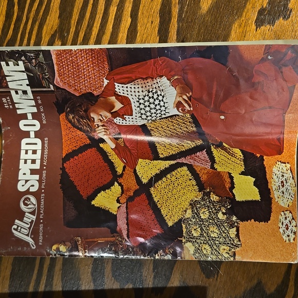 Lily Speed-O-Weave Kit with 2  Pattern Books - Picture 4 of 5